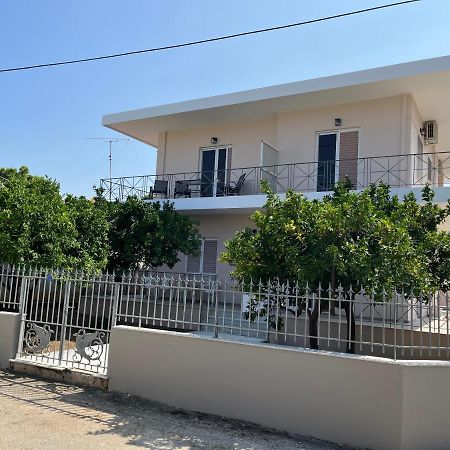Nikolaíika Koulouras Holiday Apartments מראה חיצוני תמונה