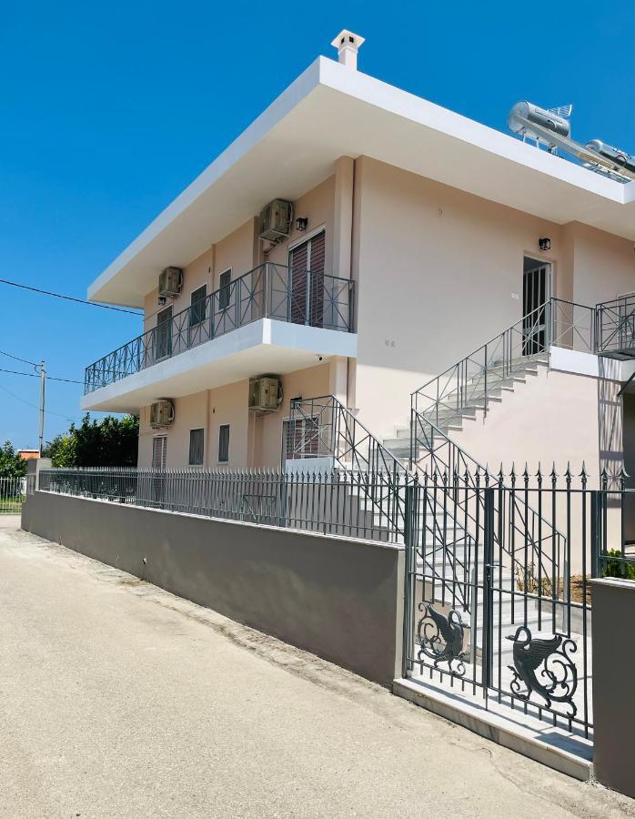 Nikolaíika Koulouras Holiday Apartments מראה חיצוני תמונה